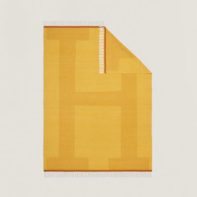 ホームテキスタイル：プレード、クッション、カシミヤ | Hermès